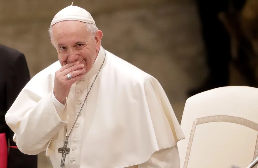 El Papa Francisco se vacunó este miércoles con la primera dosis de la vacuna Pfizer contra el Covid-19. - AP