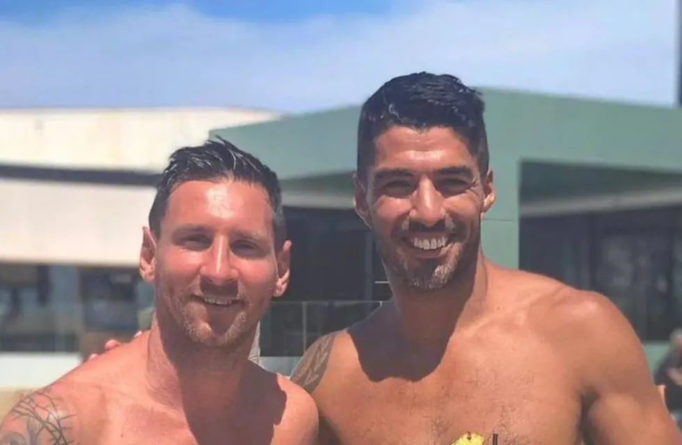 Messi y Suárez, amigos íntimos que quieren volver a jugar juntos. El Inter Miami espera al uruguayo. / archivo