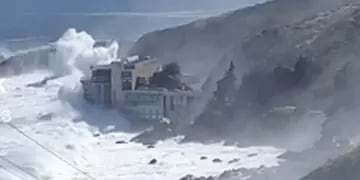 Hotel de Concón es alcanzado por una enorme ola