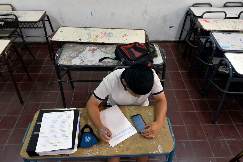 Alumno en una clase. Foto: Orlando Pelichotti / Los Andes
