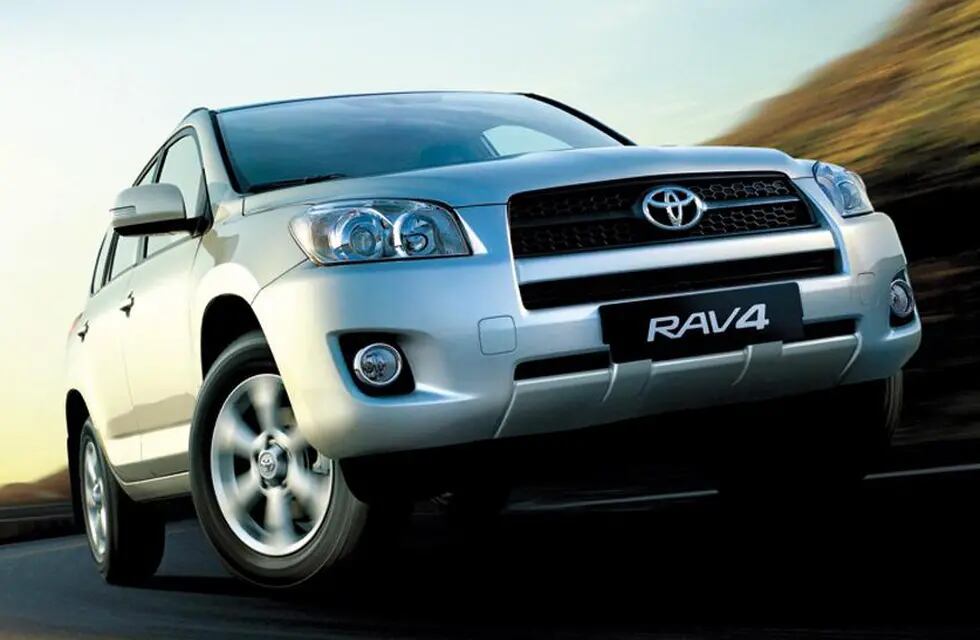 La RAV4 le sigue peleando al paso del tiempo con su atractivo diseño y sus líneas de proporciones justas (Fotografía gentileza Toyota).