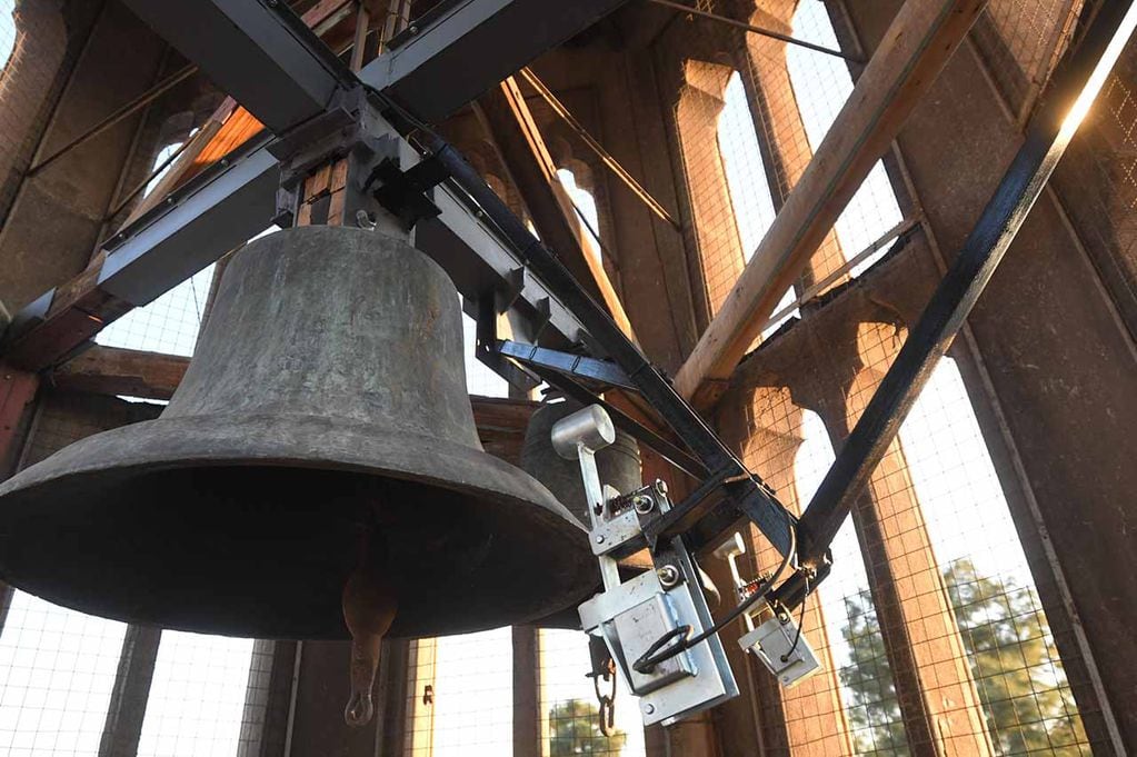 Vista de una de las campanas de la iglesia San Vicente Ferrer, a más de 50 metros de altura.
Foto: José Gutierrez / Los Andes