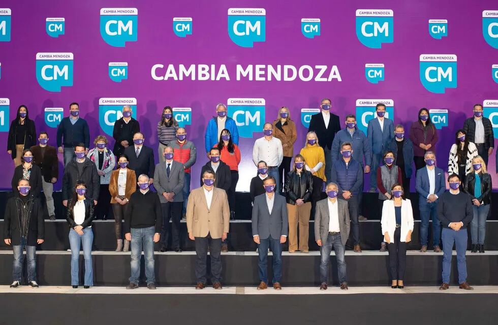 La foto de Cambia Mendoza que reflejó el cierre del frente electoral.