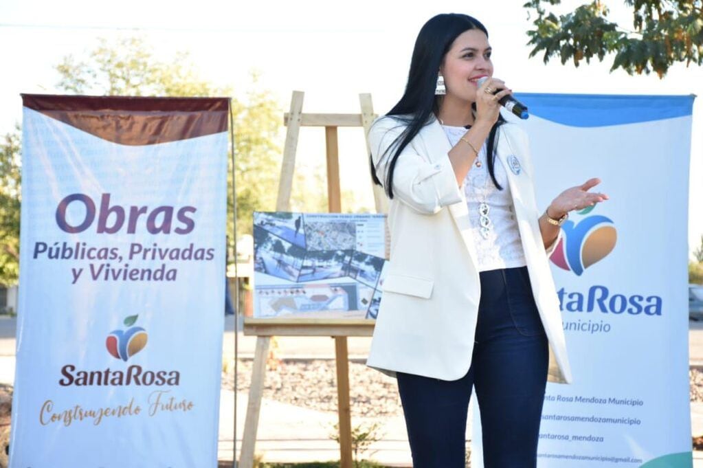 La intendenta de Santa Rosa y presidente del PJ, Flor Destéfanis.