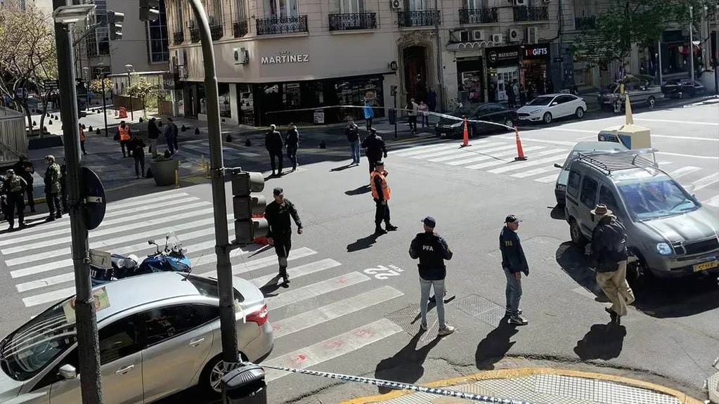 Amenazas de bomba en la embajada de Israel en la Argentina, evacuaron al personal este miércoles. (Infobae)