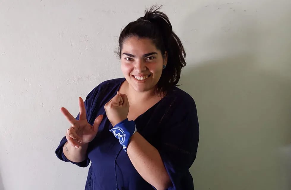 La vida de Ana Paula Olguín: lucha contra las barreras por ser hipoacúsica y pide legislar la lengua de señas