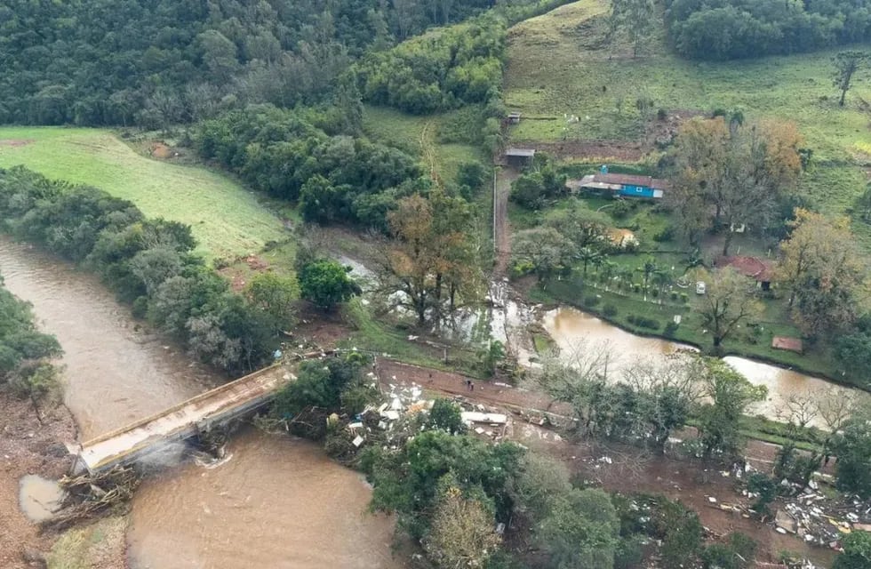 Un devastador ciclón en el sur de Brasil dejó 11 muertos y 10 desaparecidos. Foto: Twitter.