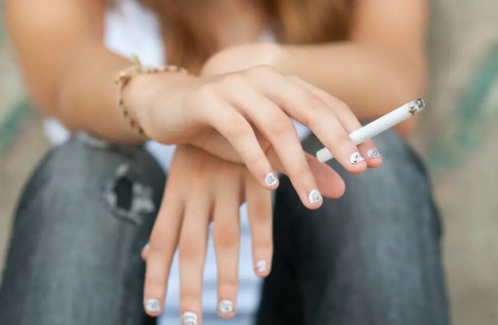 Menores de 16 años asocian el cigarrillo a la vida social y 2 de cada 10 ha probado. | Imagen ilustrativa / Web