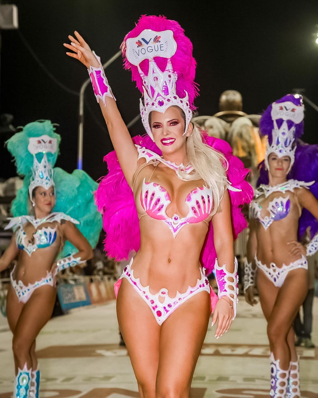 Alejandra Maglietti cautivó con el look que usó para el carnaval de Gualeguaychú.
