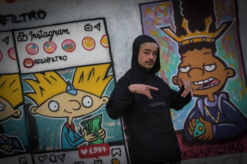Vuelven a tapar los murales de dibujitos animados en Ciudad y hay enojo entre los fanáticos. Foto: Orlando Pelichotti / Los Andes. 