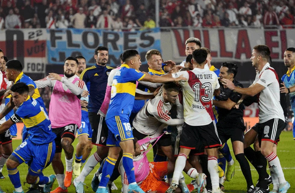 El polémico encontronazo entre los jugadores de River y Boca sobre el cierre del Superclásico pasado que ganó el Millo 1-0 con el penal de Borja.