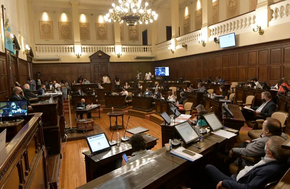 La Cámara de Senadores aprobó la Ley de Emergencia con la abstención peronista. Diputados la convertirá en ley. Foto: Orlando Pelichotti


 Foto: Orlando Pelichotti / Los Andes