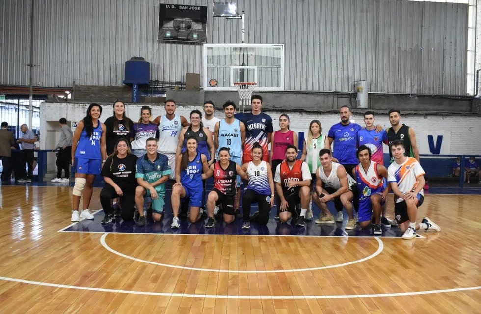 Todos los equipos del básquet masculino y femenino de Superliga, lanzaron el próximo Torneo Apertura. / Gentileza: Andres Arequipa.
