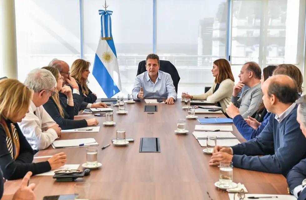 El ministro Sergio Massa se reunió con el equipo del Ministerio de Economía para analizar el escenario post electoral. Foto: Ministerio de Economía