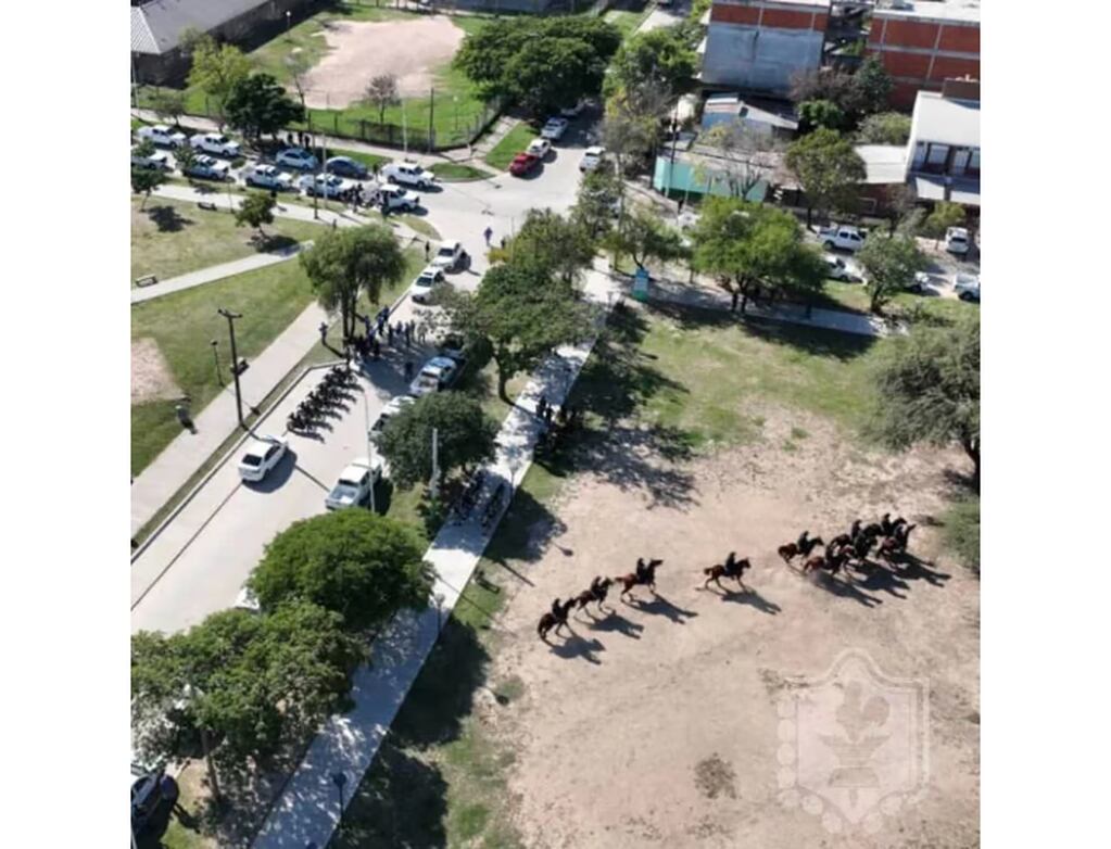 Imágen aérea del allanamiento a la vivienda de Emerenciano Sena y Marcela Acuña, padres de César Sena. Foto: Gentileza / Policía del Chaco
