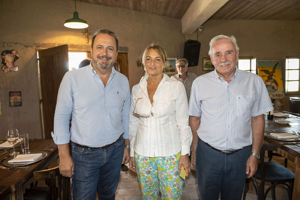 Jorge Solmi, Secretario de Coordinación Federal Agropecuaria del Ministerio de Economía de la Nación junto a María del Huerto Ratto y Ricardo Pont.