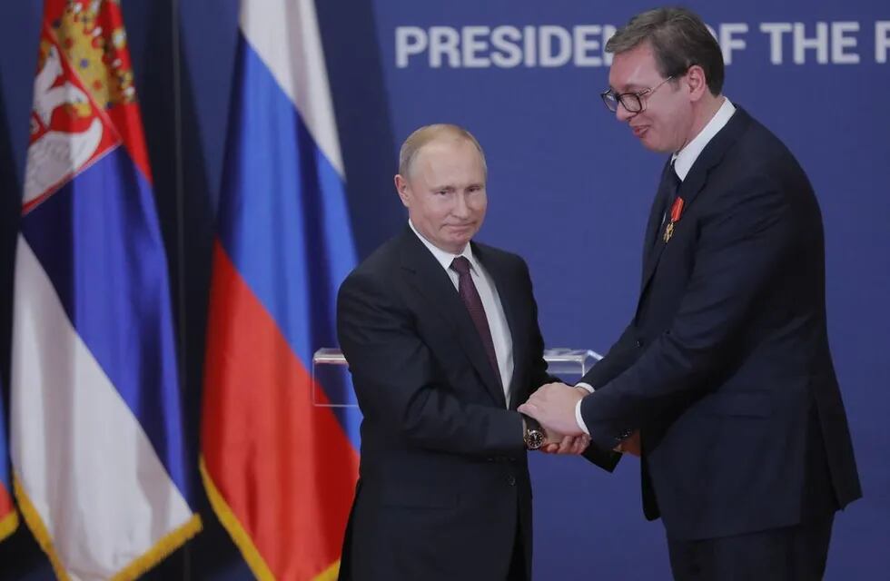 Vladimir Putin y Alexandar Vucic, presidentes de Rusia y Serbia respectivamente.