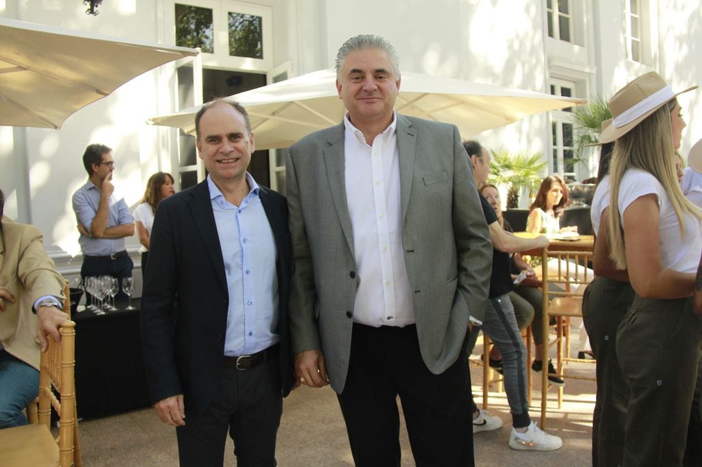 Rafael Calderon, CEO de Bodegas Bianchi, y Silvio Alberto, enólogo de la empresa. - Foto: Fernando Grosso / Los Andes