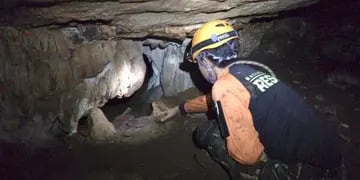 El nivel del agua subió 15 centímetros, hay mucho barro y poco óxigeno en los túneles subterráneos.