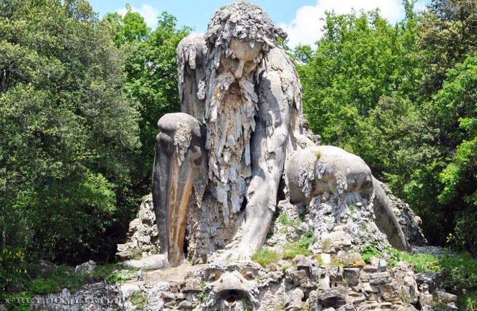 Imágen ilustrativa. Escultura del Colosso de Giambologna, en Villa di Pratolino en la Toscana, Italia.