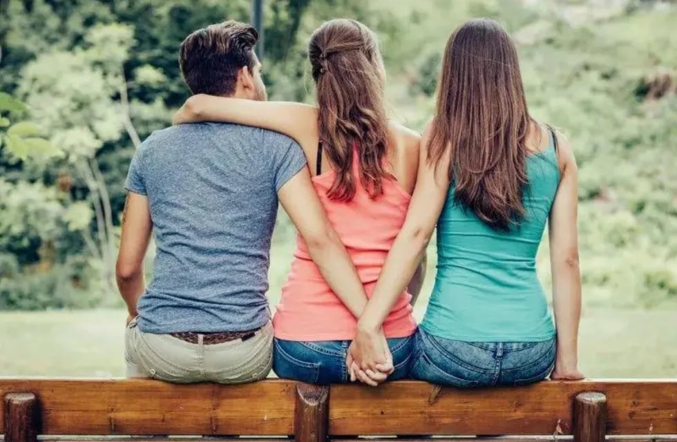 Un estudio afirma que la monogamia está extendida solo por razones económicas.