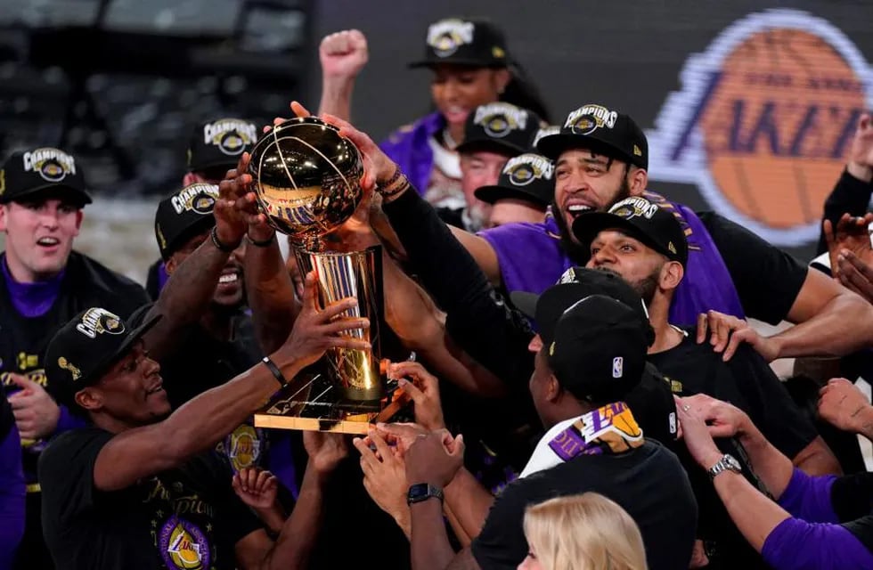 Los Lakers tendrán su documental de 9 episodios. (AP)