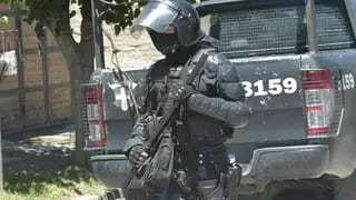 Tensión en San Martín: se atrincheró en una casa y tomó de rehenes a su pareja, un nene y dos adultos mayores