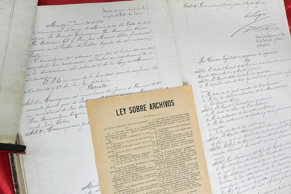 La Ley provincial  de la creación del Archivo Histórico, que data del 20 de Junio de 1884.