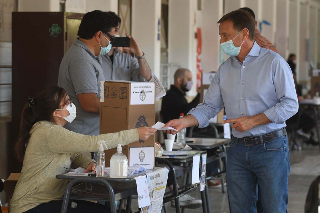 El gobernador lanzó su proyecto para modificar la forma de votar en Mendoza y el debate está abierto.