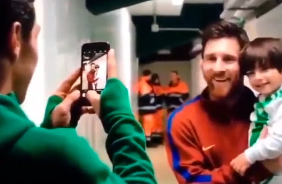 Se viralizó un video de Leo Messi con Andrés Guardado y su pequeño hijo. Foto: Web