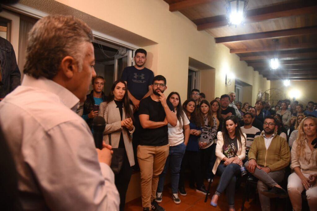 El precandidato a gobernador Alfredo Cornejo encabezó un encuentro de dirigentes en Maipú. Foto: Gentileza