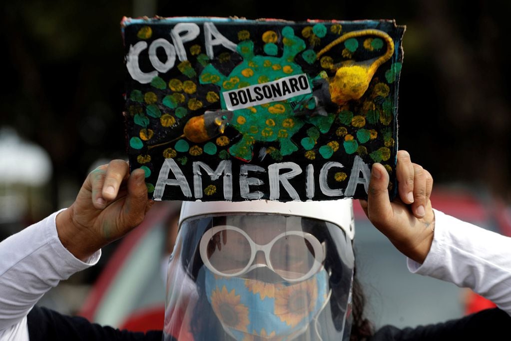 En Brasil, los ciudadanos siguen en contra de la disputa de la Copa América en el país. (AP)