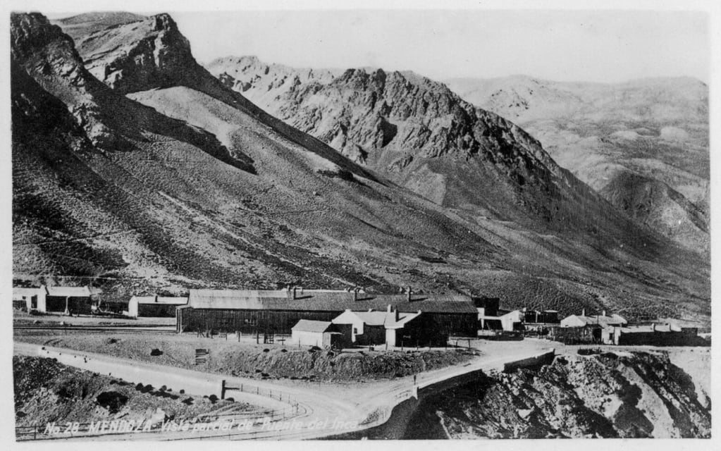 Vista parcial de Puente del Inca (s/f). Fuente: Biblioteca Nacional Digital de Chile.