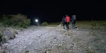 Con la ayuda de un dron rescataron a tres personas en el cerro Gateado