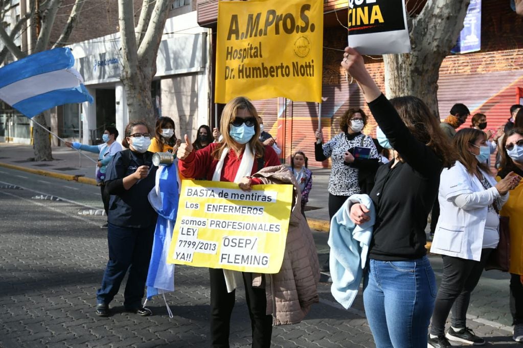 Los trabajadores de Salud se manifestaron durante la negociación salarial entre Ampros y el Gobierno. 