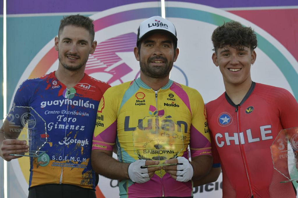 Felipe Peñaloza, ganador de la octava etapa. Santiago Rodríguez fue segundo y Felipe Pizarro, tercero. / Orlando Pelichotti 