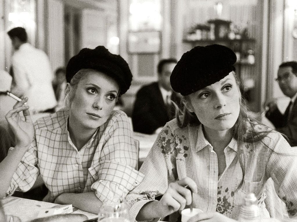 Deneuve y su hermana Françoise Dorléac, fallecida en un accidente automovilístico en 1967.