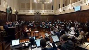 Sesión de Diputados en Legislatura Provincial