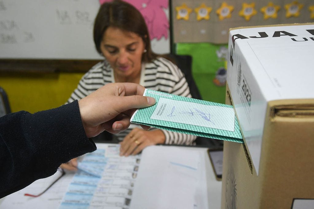 Los “ausentes”, los votos en blanco y nulos sumaron más que la fórmula ganadora en la elección del gobernador 

Foto: José Gutierrez / Los Andes 
