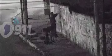 La Policía los atrapó haciendo grafitis en la calle