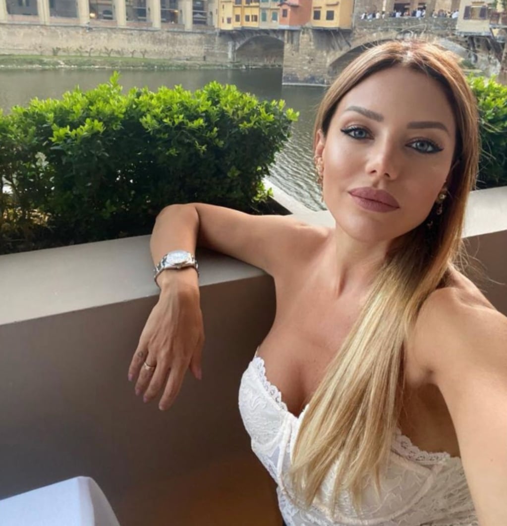 Evangelina Anderson impactó con sus look en sus vacaciones por la Toscana en Italia.