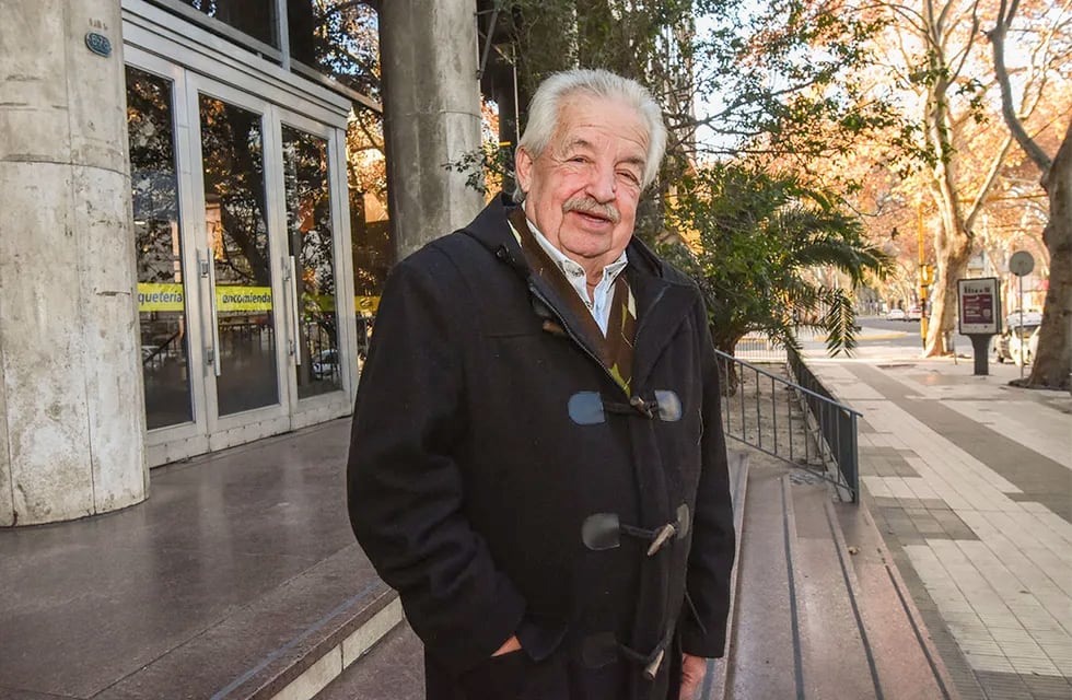 Alberto Eglez trabajó en el Correo Argentino durante 56 años y pasó por todos los puestos hasta 2018, cuando se jubiló. Foto: Mariana Villa / Los Andes
