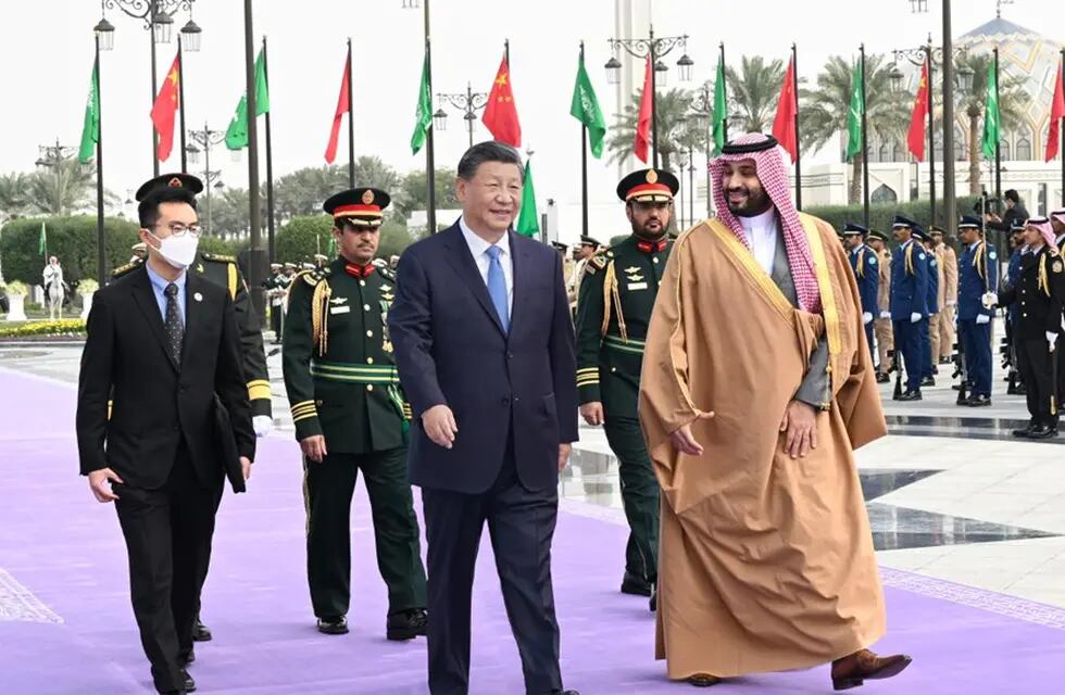 Xi Jinping y Mohammed bin Salman, presidente de China y príncipe de Arabia Saudita respectivamente, durante un visita a China en el año 2022.