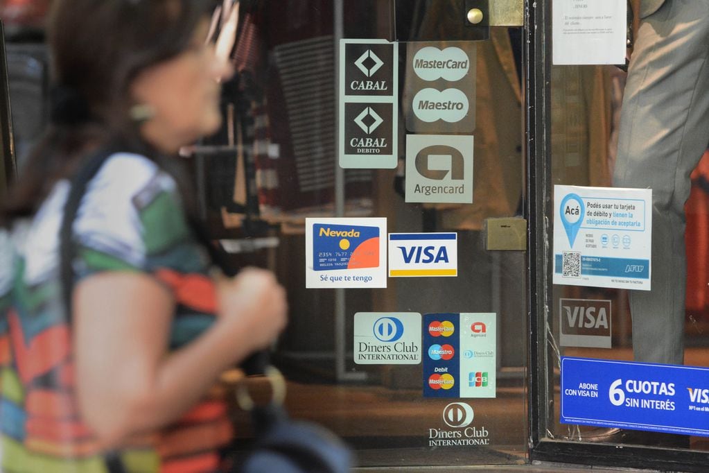 Los micro y pequeños comercios, percibirán el cobro de las ventas efectuadas con tarjeta de crédito a los 8 días hábiles de concretada 
 Foto: Gustavo Rogé / Los Andes  