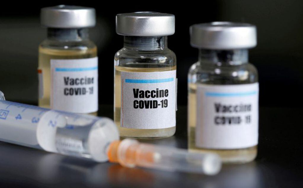 La vacuna más avanzada es la desarrollada por la Universidad de Oxford (REUTERS/Dado Ruvic)