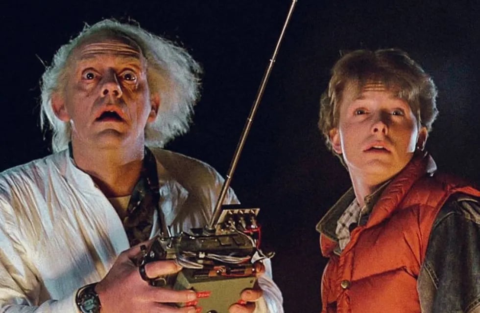 Christopher Lloyd (Doctor Emmett Brown) y Michael Fox (Marty McFly) en Volver al futuro 1 /Archivo