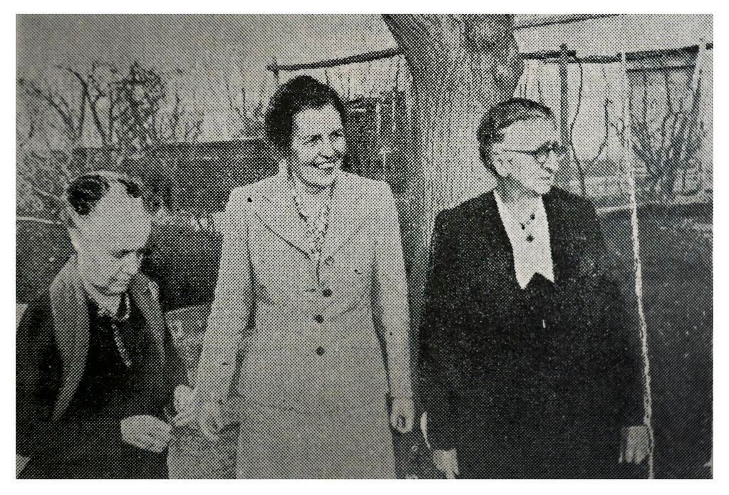 Mary Olive Morse (a la derecha) y Margaret Louise Collord (a la izq), en la foto junto a la historiadora Alice Houston ( al Centro) Reproducción Revista de la Junta de Estudios Históricos de Mendoza.