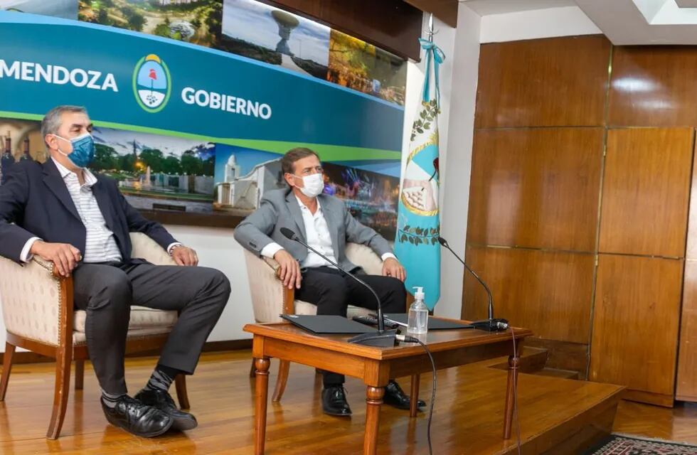 Suárez y el ministro de Economía, Enrique Vaquié (Gentileza)