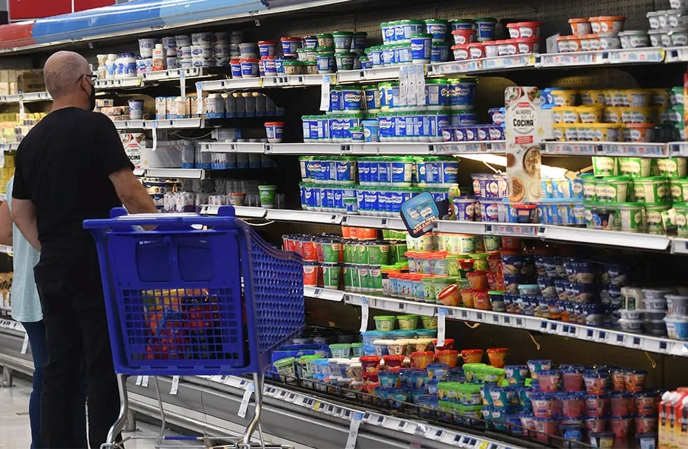 En cada visita al supermercado se hace visible el aumento de precios. Foto: José Gutierrez / Los Andes