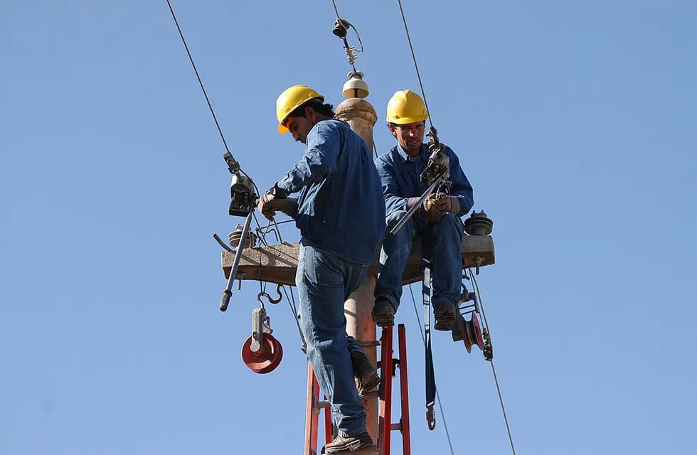 El robo de cables deja sin servicio a zonas rurales. Los productores y las distribuidoras, principales damnificados. Foto: Archivo / Los Andes
